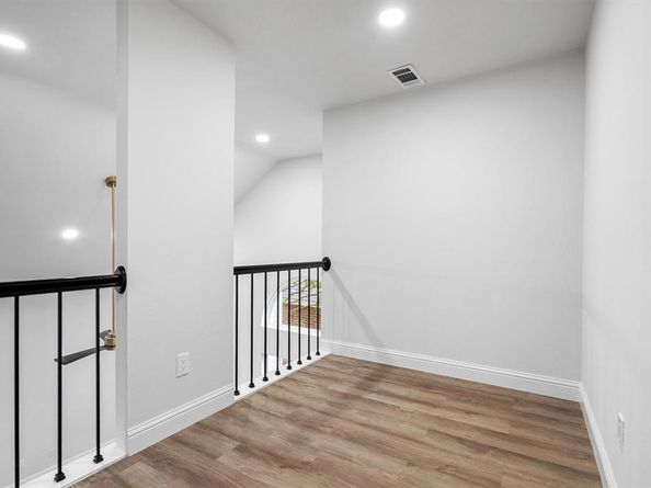 9424  Blue Jay Way , Irving Texas 75063