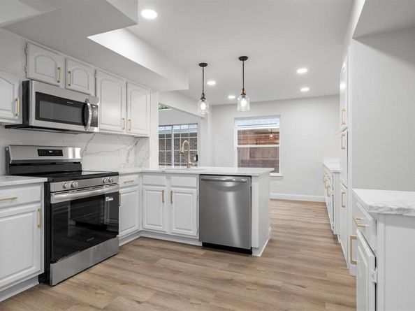 9424  Blue Jay Way , Irving Texas 75063