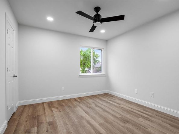 9424  Blue Jay Way , Irving Texas 75063