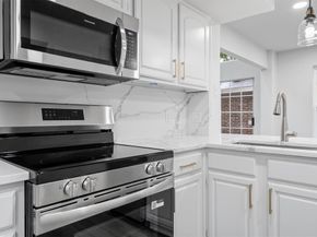 9424  Blue Jay Way , Irving Texas 75063