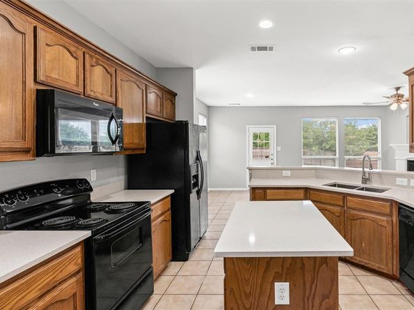 2821  Lynx Lane , Fort Worth Texas 76244