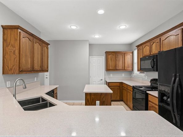 2821  Lynx Lane , Fort Worth Texas 76244