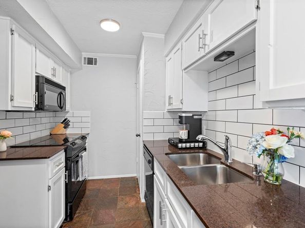 7610  Highmont Street , Dallas Texas 75230