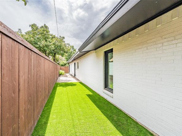 11417  Park Central Place , Dallas Texas 75230