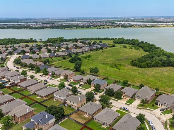 1442  Whitewater Drive , Little Elm Texas 75068