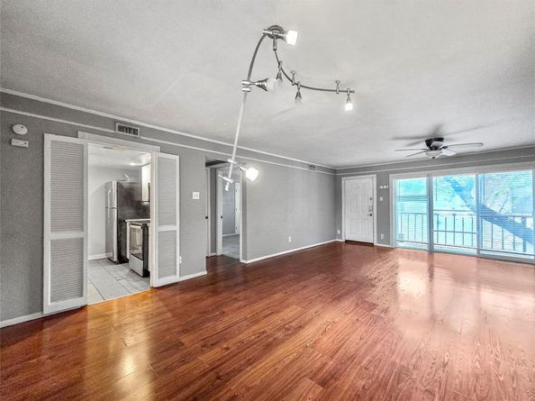 6620  Eastridge Drive  219, Dallas Texas 75231