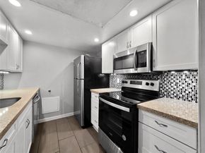 6620  Eastridge Drive  219, Dallas Texas 75231
