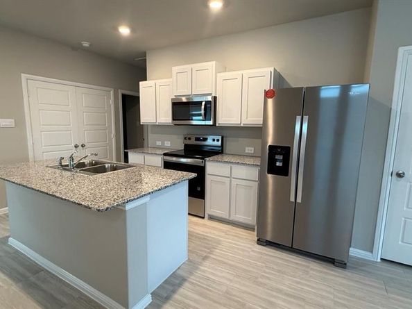 3005  PECAN FARM Lane , Fort Worth Texas 76140