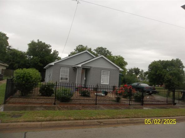 2917  Dillard Street , Fort Worth Texas 76105