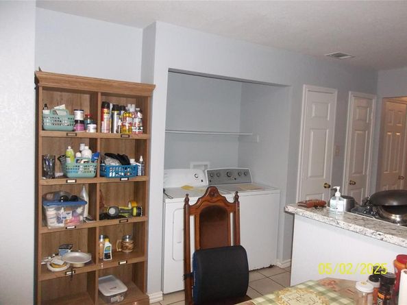 2917  Dillard Street , Fort Worth Texas 76105
