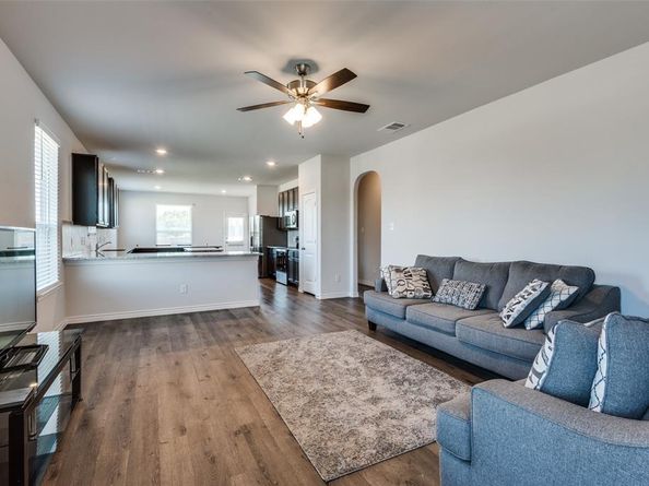 400  Livingston Drive , DeSoto Texas 75115
