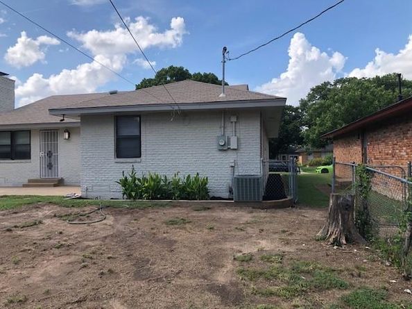 832  Highland Oaks Drive , Dallas Texas 75232
