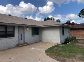 832  Highland Oaks Drive , Dallas Texas 75232