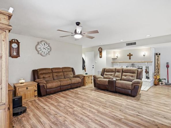 1322  Paris Drive , Garland Texas 75040