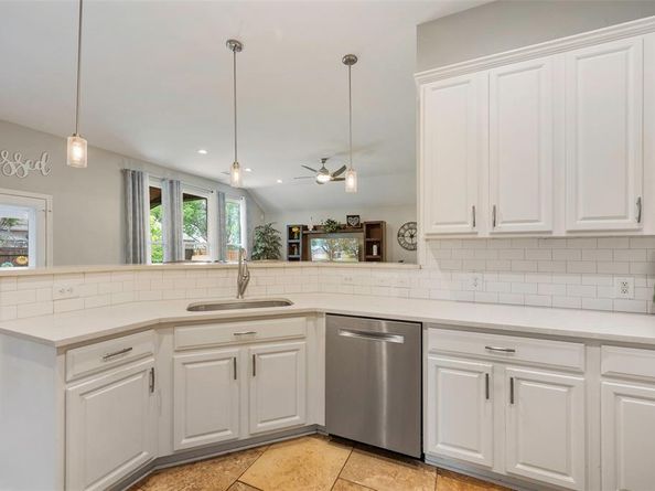 1409  Old Oak Trail , Flower Mound Texas 75028