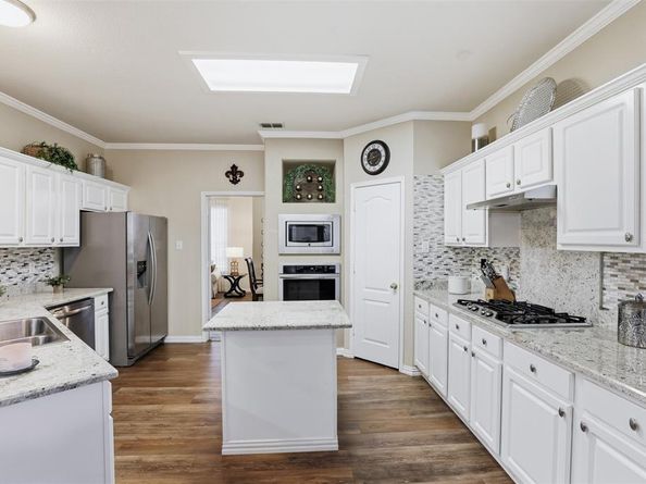 2810  Hammond Drive , Grand Prairie Texas 75052