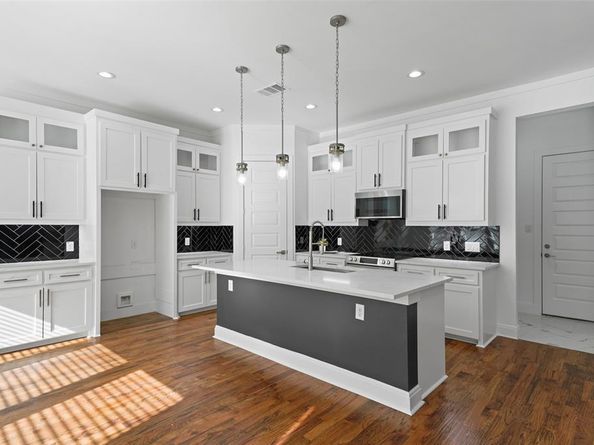1320  Compton Street , Dallas Texas 75203