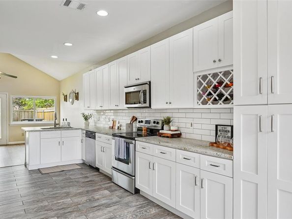 1209  Broken Arrow Trail , Carrollton Texas 75007