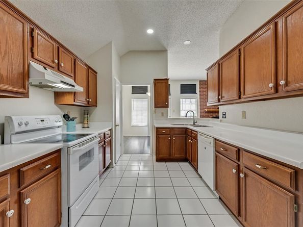 5209  Manhassett Drive , Arlington Texas 76018