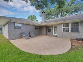 1615  Cresthaven Drive , Pantego Texas 76013
