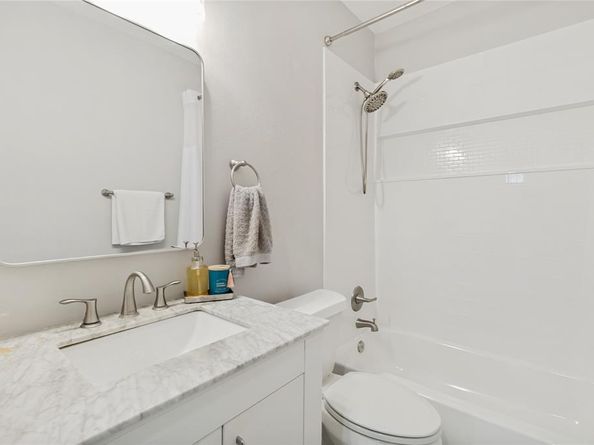 1023  Mount Auburn Avenue , Dallas Texas 75223