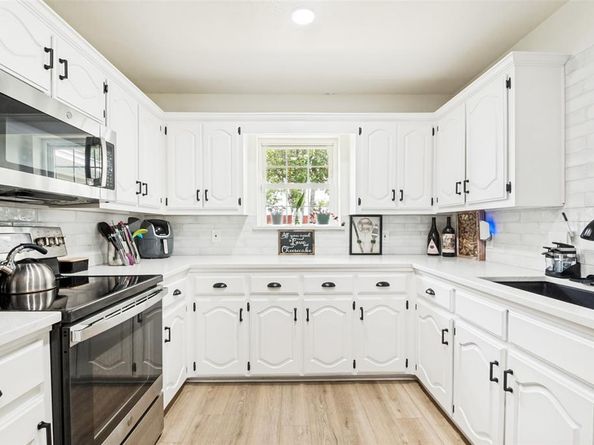 3323  Dasher Street , Lancaster Texas 75146