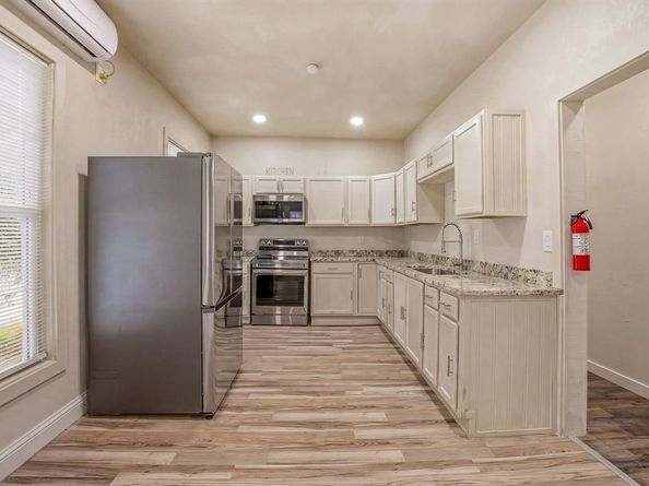 314 N Harding Street , Fort Worth Texas 76102