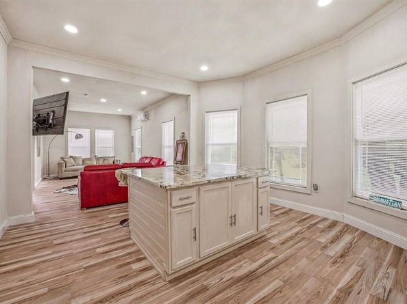 314 N Harding Street , Fort Worth Texas 76102