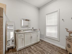 314 N Harding Street , Fort Worth Texas 76102