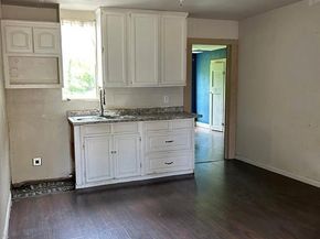 2670  Strong Avenue , Fort Worth Texas 76105