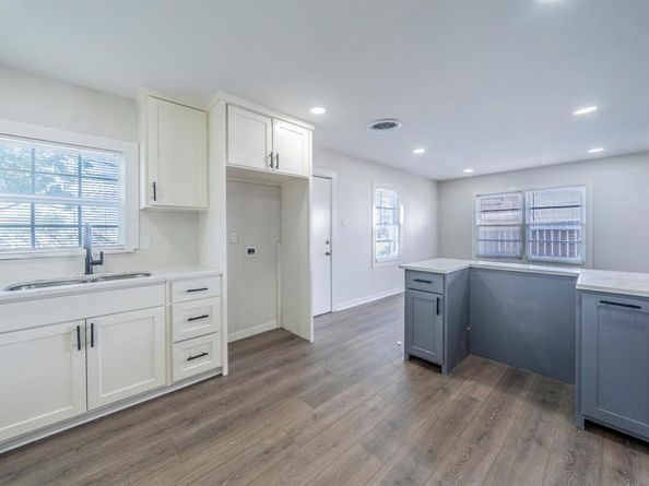 4147  Huckleberry Circle , Dallas Texas 75216