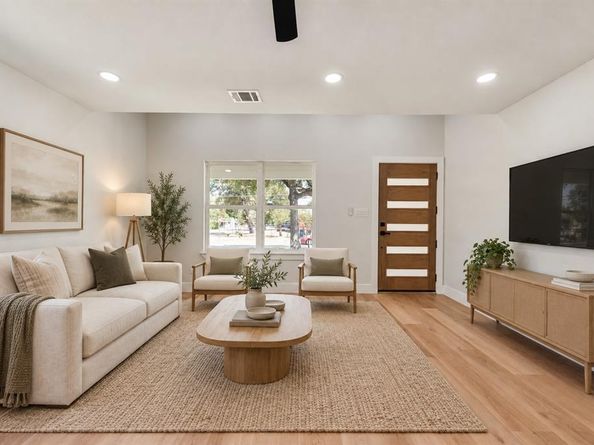 3815  Harlingen Street , Dallas Texas 75212