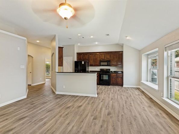 417  Brookhollow Lane , Saginaw Texas 76131