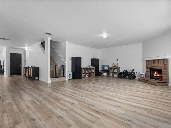 8005  York Beach Place , Arlington Texas 76002