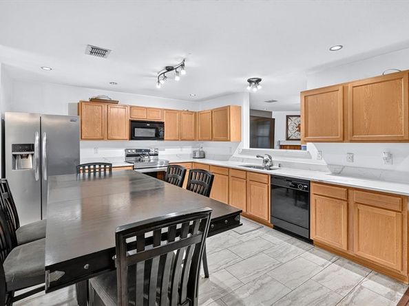 1049  Badger Run , Lancaster Texas 75134