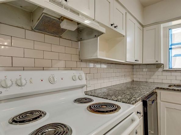 2347  Village Way , Dallas Texas 75216