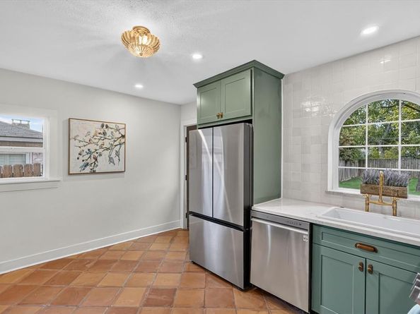 3323  Ivandell Avenue , Dallas Texas 75211