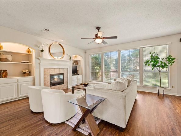 6605  Fox Glen Drive , Arlington Texas 76001