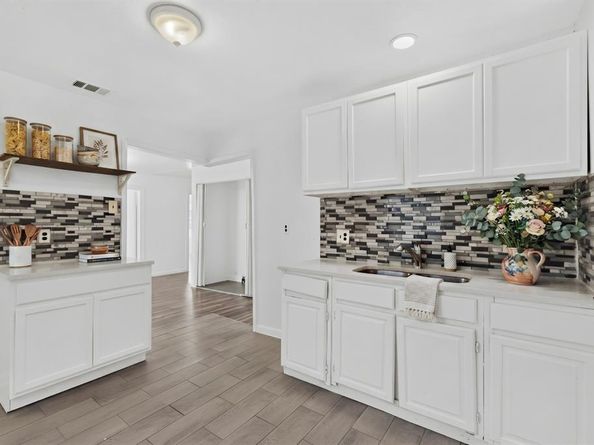 336  Bonnie View Road , Dallas Texas 75203