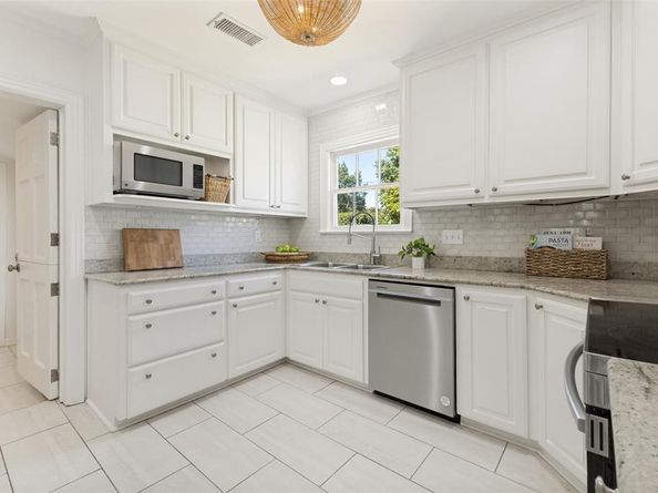 3627 S Versailles Avenue , Dallas Texas 75209