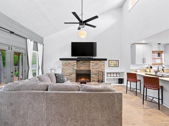1701  Queen Street , Fort Worth Texas 76103