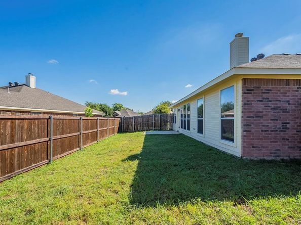 977  Crowder Drive , Crowley Texas 76036