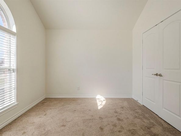 977  Crowder Drive , Crowley Texas 76036