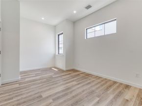 1771  Novela Way , Dallas Texas 75215