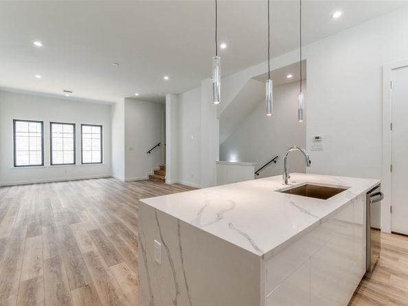 1771  Novela Way , Dallas Texas 75215