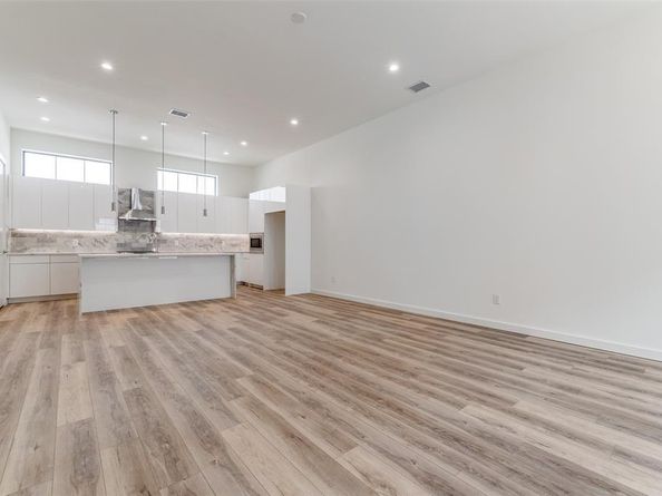 1771  Novela Way , Dallas Texas 75215