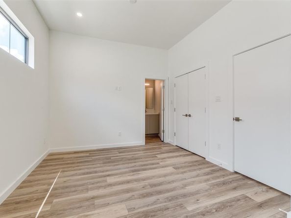 1771  Novela Way , Dallas Texas 75215