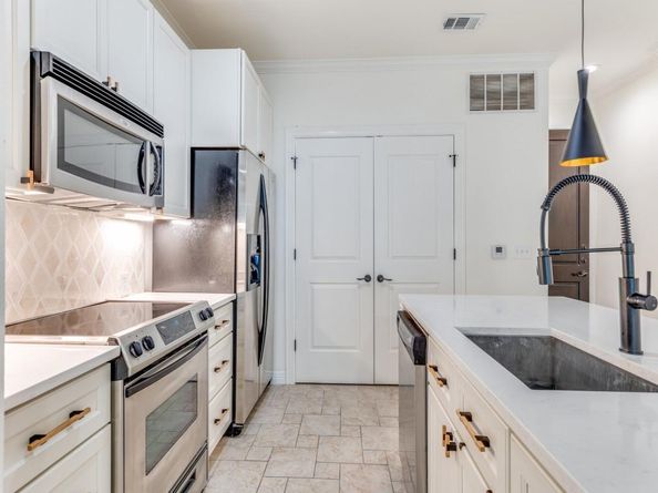 8616  Turtle Creek Boulevard  200, Dallas Texas 75225