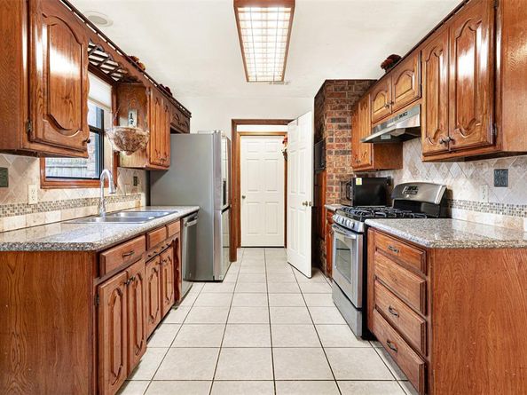 2920  Cripple Creek Trail , Grapevine Texas 76051