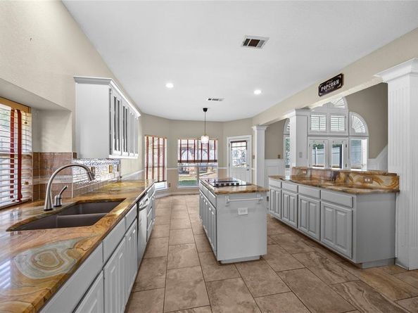 1923  Parktree Drive , Arlington Texas 76001